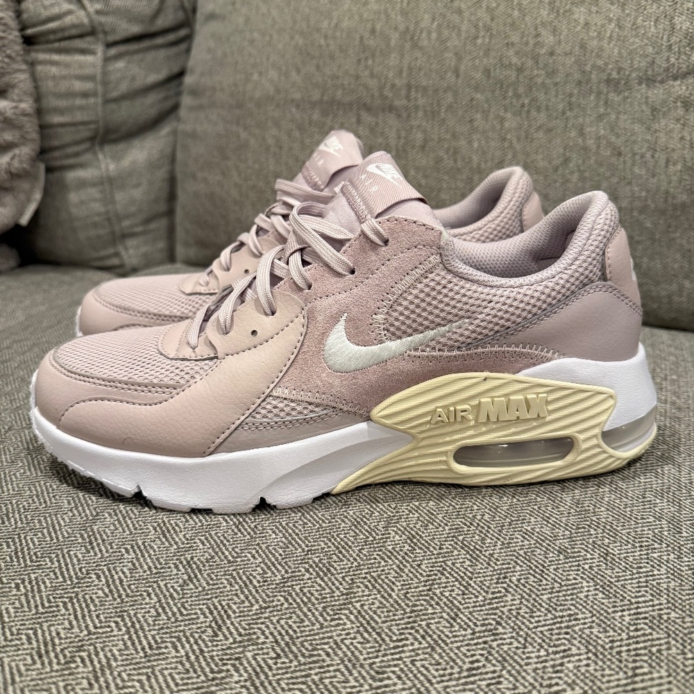 Nike Air Max Excee Size 9.5
